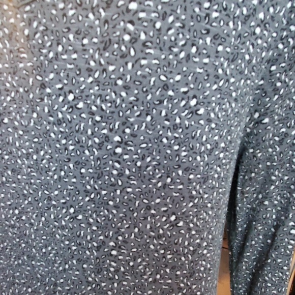 Maurices 24/7 grey animal print blouse size Medium - Picture 7 of 8